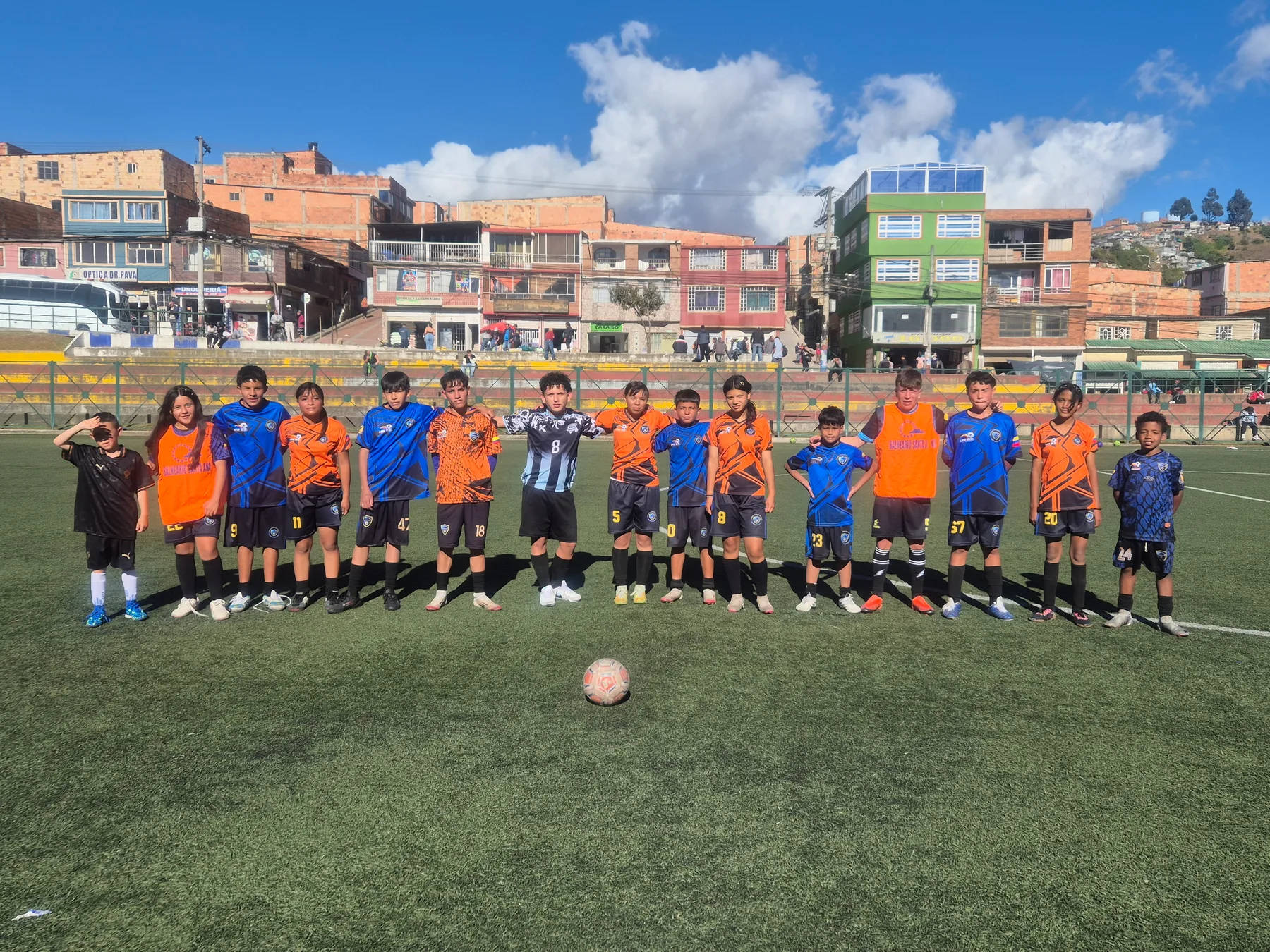 ESCUELA DE FUTBOL ESTUDIANTES JR